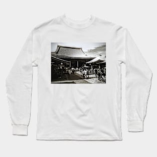 Temple crowds Long Sleeve T-Shirt